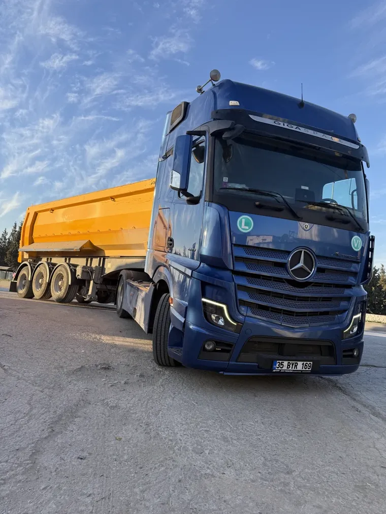 Tır ve nakliye filosu — Malzeme ve makine sevkiyatı